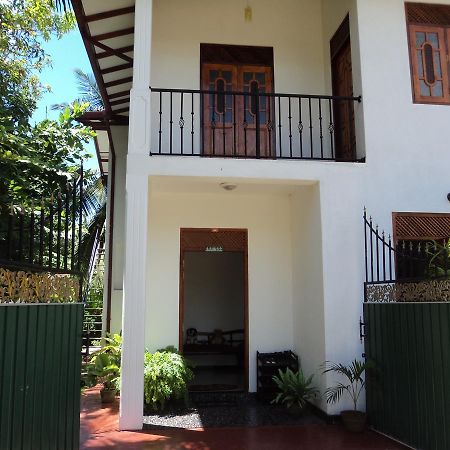 Pubudu'S Villa Hikkaduwa Buitenkant foto