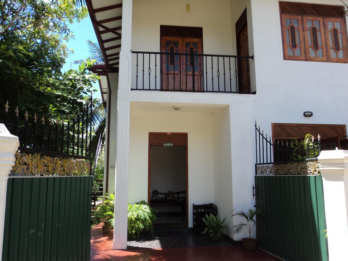 Pubudu'S Villa Hikkaduwa Buitenkant foto