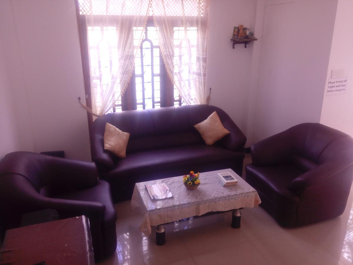 Pubudu'S Villa Hikkaduwa Buitenkant foto